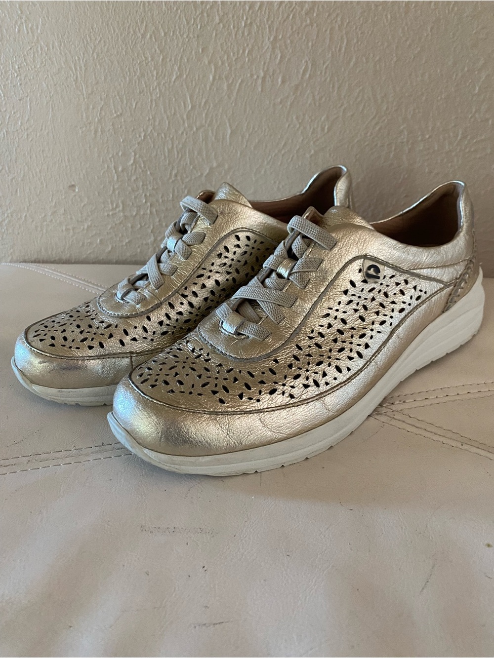 Earth Nimble Viva Wide Shoes Metallic Gold Slip-On Sneakers Size 8 wide